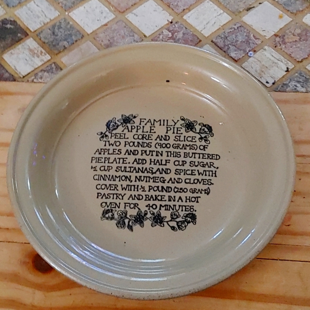 Stoneware pie plate